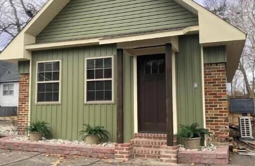 Russellville Apartment | Enzo's Bungalow