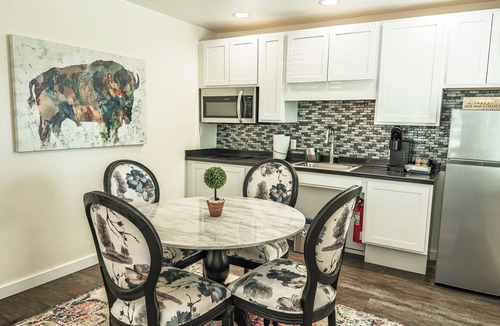 Custer Hotel | EO Bungalows – Adults Only