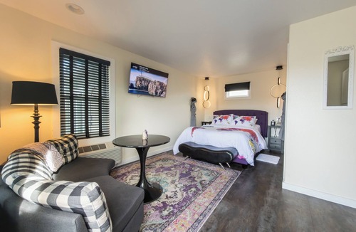 Custer Hotel | EO Bungalows – Adults Only