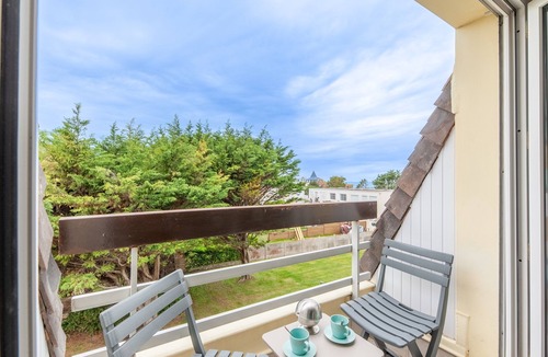 Saint-Regnobert-de-la-Cote-de-Nacre Apartment | Eole - Vue mer, à 200 m de la plage