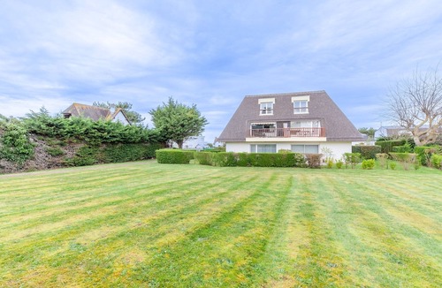 Saint-Regnobert-de-la-Cote-de-Nacre Apartment | Eole - Vue mer, à 200 m de la plage