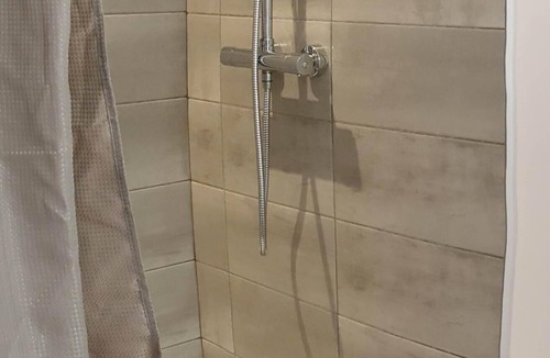 Epernay House | Epernay hyper-center room "Yellow card"