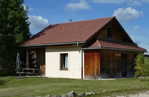 Chapelle-des-Bois Ski Chalet | Epervière Furnished holiday cottage with sauna