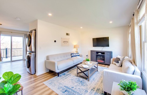 Ephrata House | Ephrata Rental Townhome w/ Balcony!