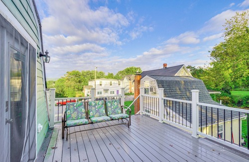 Brunswick Apartment | Epic Brunswick Apartment with Deck!
