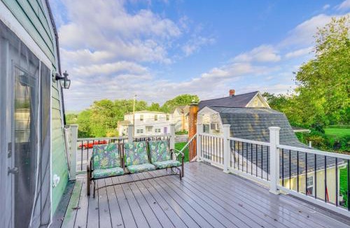 Brunswick Apartment | Epic Brunswick Apartment with Deck!