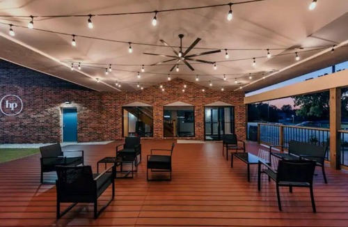 Indianola Apartment | Epic Corporate Apartment @ Hotel Pommier