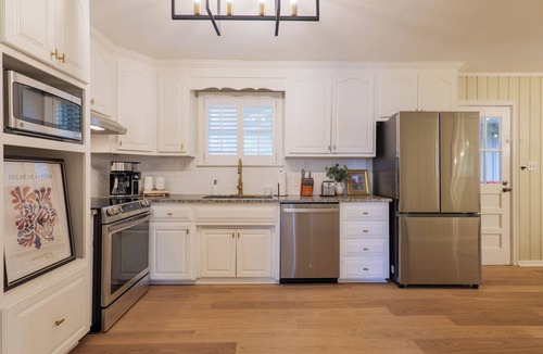 Valdosta House | Epic Game Room Hangout with Grill, King Beds & 5 TVs