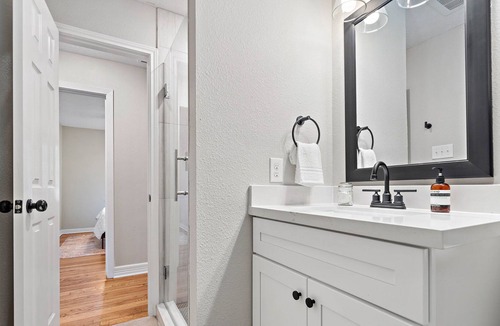 Pasadena House | ⭐️ 🌟⭐️ 🌟 🌟🏠 Epic Game Room WIFI ❤️ Covered Back Patio 🏠 Smart TV's every room Fu