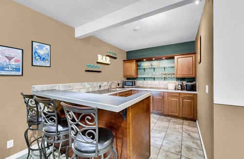 Highlands House | Epic Hillside Retreat Htd Pool HotTub Golf & Sauna