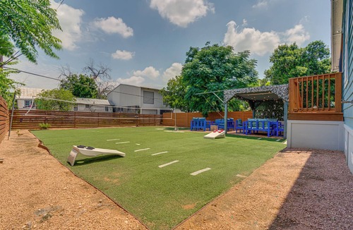 Woodlawn Lake House | Epic Home-Hot Tub-Near DWTN -Games-Sleeps 16 - Discounted Spring Rates- Book Now