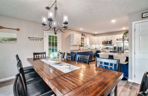 Dandridge House | Epic Lakehouse! Mountain Views! Kayaks! Arcade! Hot Tub! Dock! Paddle Boards!
