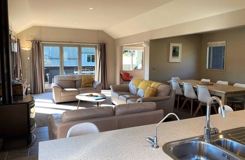 Wanaka House | Epic Location at Eely Point