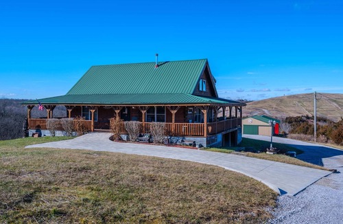 Williamstown House | Epic Log Home - Near Ark