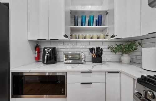 Communipaw House | Epic NYC Stay | Game Room | Free Parking! No Fees!