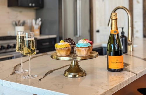 Mineral Bluff Cabin | EPIC Pool * View * Outdoor Kitchen * Luxury