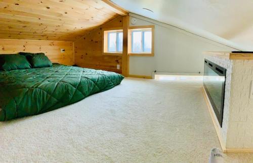 Lorraine House | Epic Snowmobile Loft House!