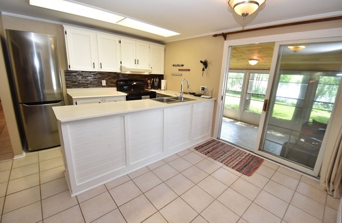 Westmeath Cottage | Epic Sunsets - Waterfront Cottage 4 Bedrooms, 2 Bathrooms
