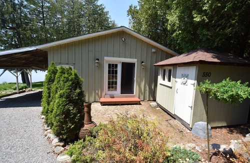 Westmeath Cottage | Epic Sunsets - Waterfront Cottage 4 Bedrooms, 2 Bathrooms