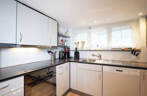 Amden Apartment | Epic view and sun sets from spacious 4 bedroom apartment. Large families +groups