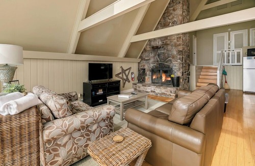 Chalet Village Cabin | EPIC view hot tub pool table free Dollywood tkt Sweet View