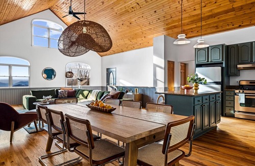 Waynesville House | Epic Views, Hot Tub & Sauna - Mountain Retreat