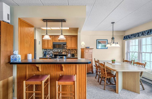 Lake Harmony Condo | Epic Views & Pool Access! Gem on Big Boulder Lake