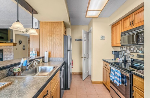 Lake Harmony Condo | Epic Views & Pool Access! Gem on Big Boulder Lake