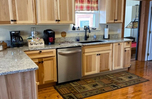 Wears Valley Ski Chalet | EpicViews!~EasyRoads!~Hot Tub~Firepit~GameRoom