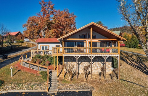 Wears Valley Ski Chalet | EpicViews!~EasyRoads!~Hot Tub~Firepit~GameRoom
