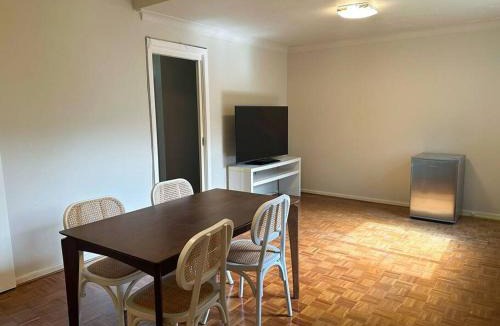 Epping Villa | Epping-5 beds-cozy home