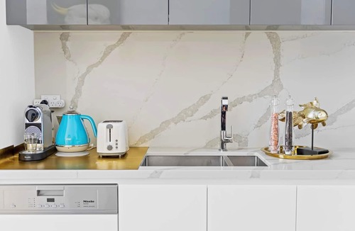 Epping Apartment | Epping Sunlit Luxury Loft 2bedrooms & High Ceilings