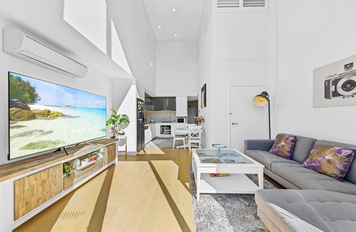 Epping Apartment | Epping Sunlit Luxury Loft 2bedrooms & High Ceilings