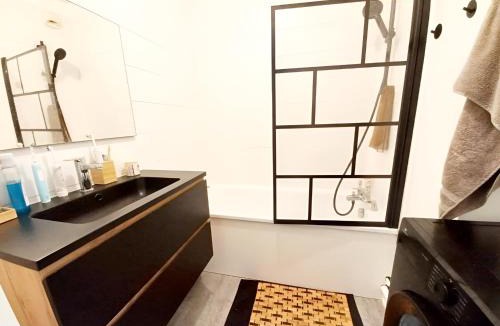 Epinay-sur-Seine Apartment | Epsilon 6 pers Refait neuf Tram Free Parking