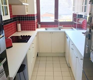 Le Kremlin-Bicetre Apartment | Epsilona, 2 min to Paris 13 Balcony Parking