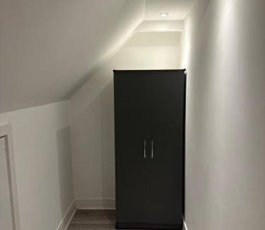 Epsom Apartment | Epsom High Street F10