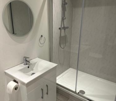 Epsom Apartment | Epsom High Street F10