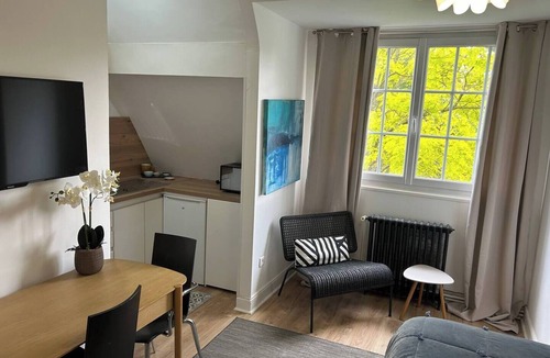 Roubaix Apartment | Equilibrium Family House - PEACE