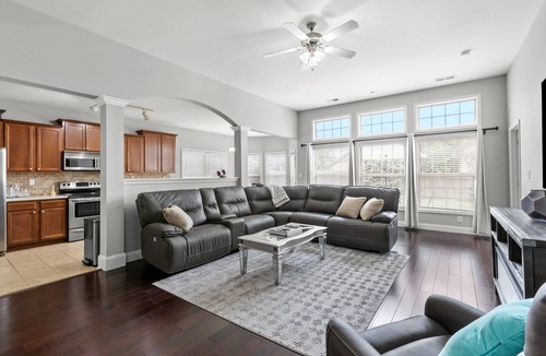 Lexington House | Equine Escape - 3BR - BBQ Grill - 2-Car Garage