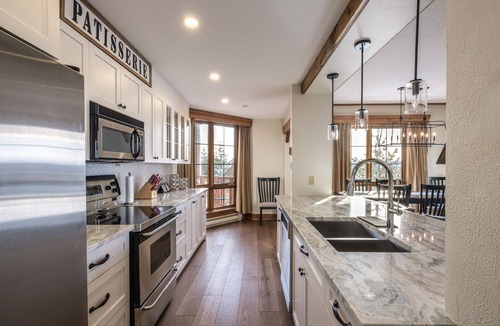 Mont-Tremblant Condo | Equinox Condo | Ski-in/Ski-out + Village Walk | Stunning Lake & Mountain View | Pool Access