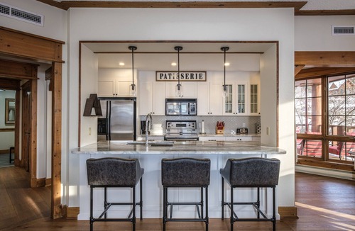 Mont-Tremblant Condo | Equinox Condo | Ski-in/Ski-out + Village Walk | Stunning Lake & Mountain View | Pool Access