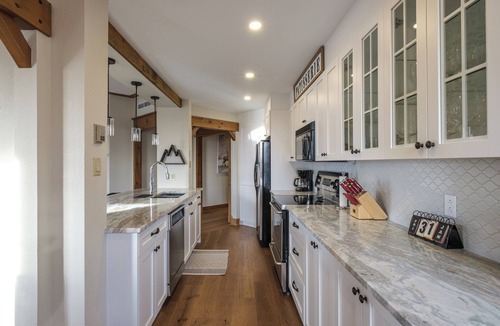 Mont-Tremblant Condo | Equinox Condo | Ski-in/Ski-out + Village Walk | Stunning Lake & Mountain View | Pool Access