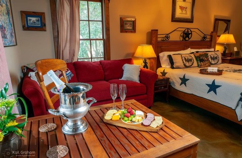 Canyon Lake Bed & Breakfast | Equinox Inn at Canyon Lake