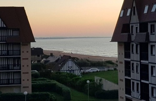 Cabourg Apartment | Equipped apartment on the edge of Cabourg Beach