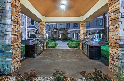 Amarillo Apartment | Equipped King Studio | Free Daily Breakfast, Indoor Pool + Fitness Center