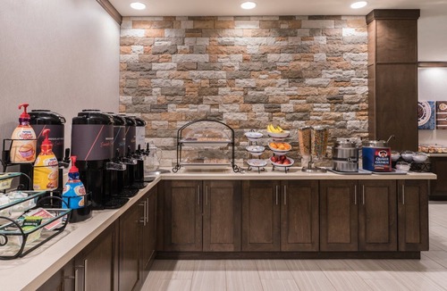 Midtown Anchorage Apartment | Equipped Mid-Town Studio | Free Daily Breakfast + Heated Indoor Pool Access