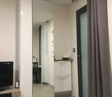 Montferrier-sur-Lez Apartment | Equipped Studio, 2 hours per day acces to a private swinmming pool