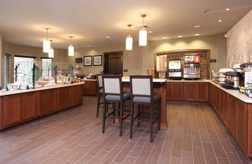 Amherst Apartment | Equipped Suite | Free Daily Breakfast, Pool Access + Gym Access