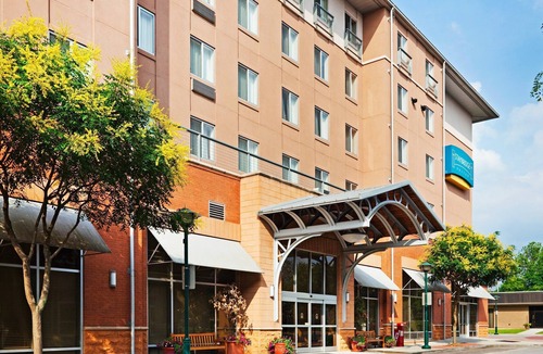 Downtown Chattanooga Condo | Equipped Suite in Downtown Chattanooga | Free Breakfast + Pool Access