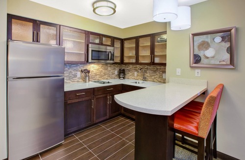 Benton Harbor Condo | Equipped Suite Near I-94 | Free Daily Breakfast, Indoor Pool + Fitness Center